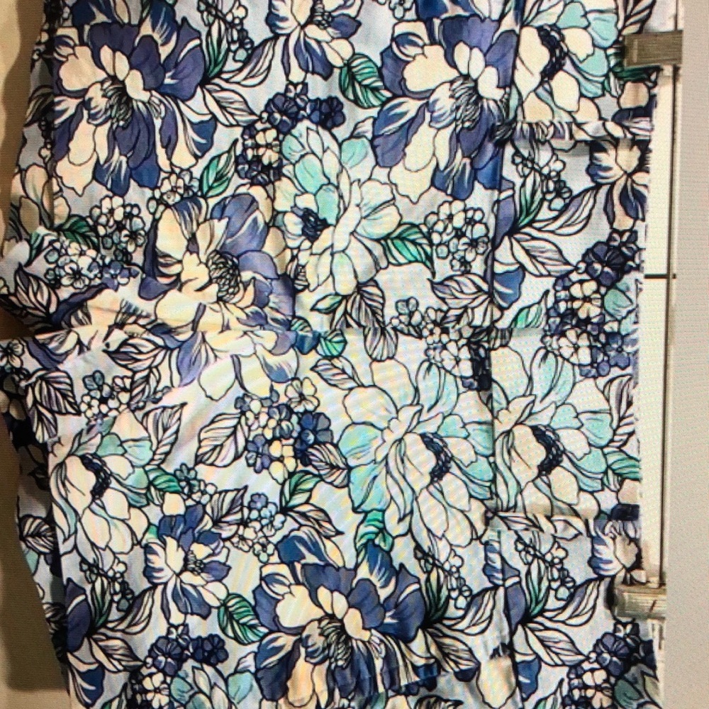 Ann Taylor blue floral print casual signature fit chino shorts